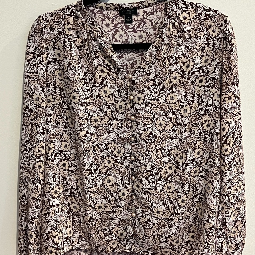 ⭐️ Ann Taylor Factory Burgandy, Black and Cream Floral Blouse - Picture 4 of 10